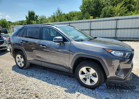 2019 Toyota Rav4 Xle from USA, damaged, VIN 2T3W1RFV6KC012426